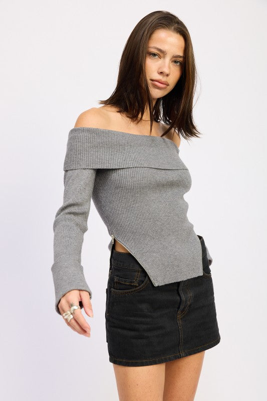 RIBBED OFF SHOULDER SWEATER WITH ZIPPER