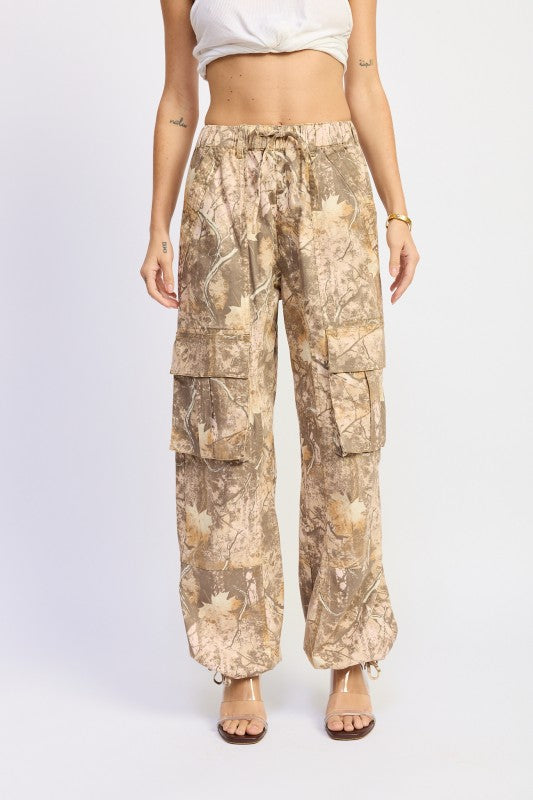 Emory Park Woodland Camo Cargo Pants in beige tan floral pattern
