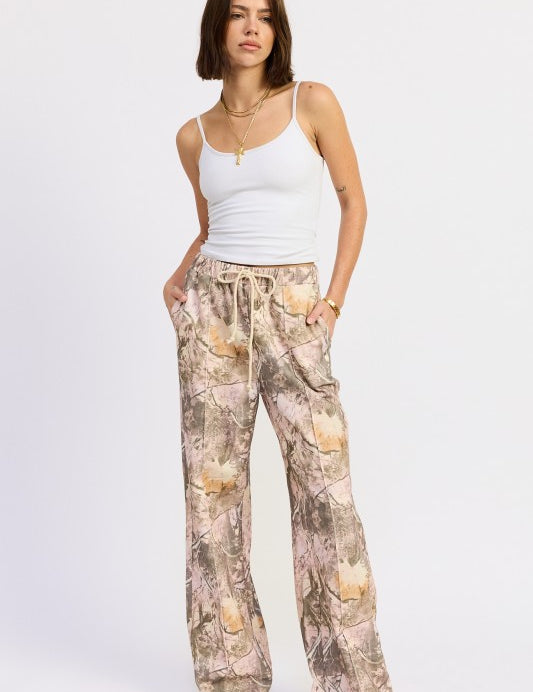 OLIVE PINK BLUSH WOODLAND CAMO SWEATPANTS | Daverri Fashions