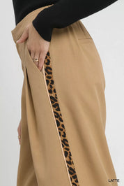 Umgee Front Pleated Wide-Leg Pants with Contrast Trim | Pants Daverri Fashions