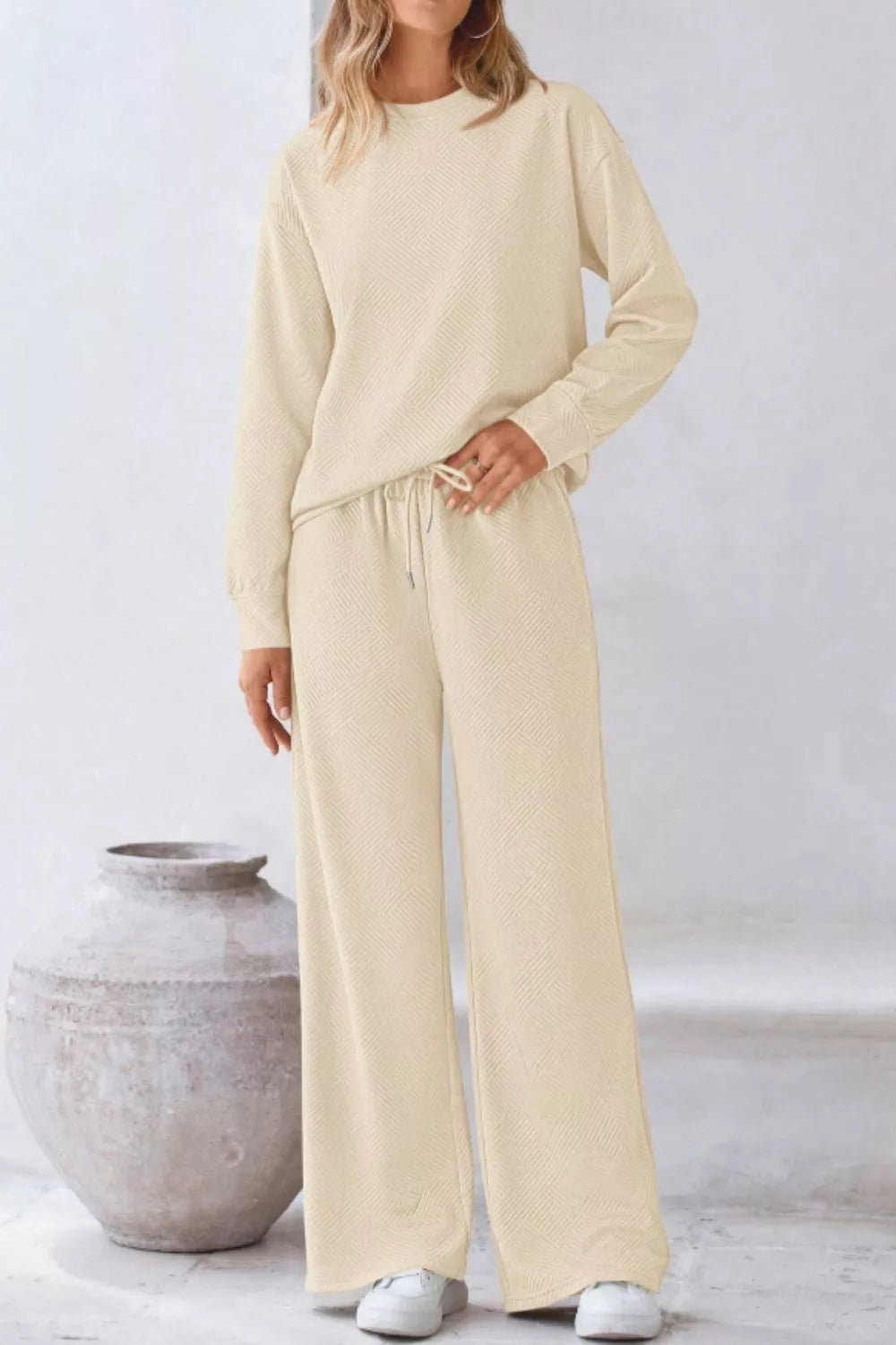 Cream-colored women’s relaxed-fit long-sleeve sweatsuit set