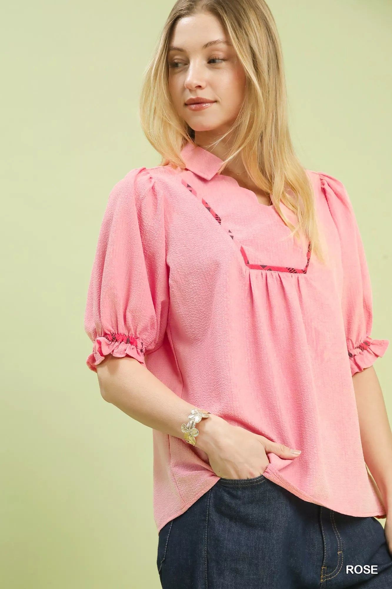 Umgee scalloped trim blouse with puff sleeves in pink textured fabric