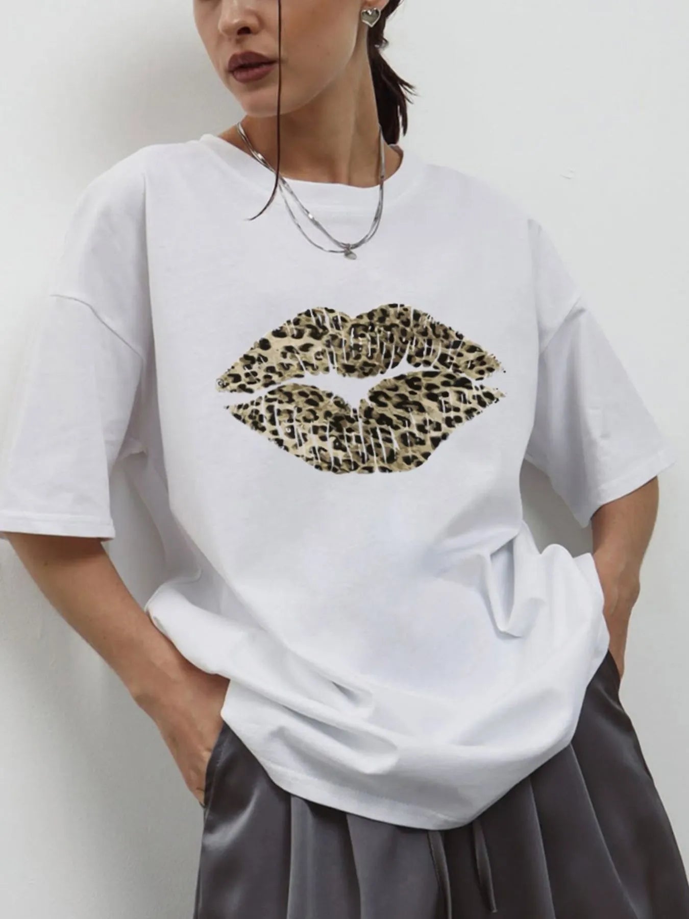 Daverri Leopard Lips oversized white t-shirt with bold lip print