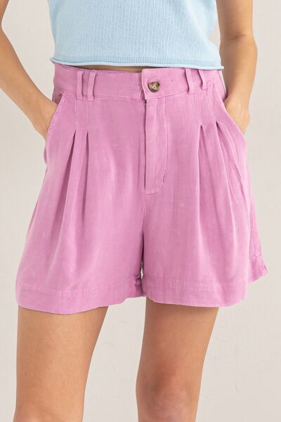 Woman wearing pink linen shorts