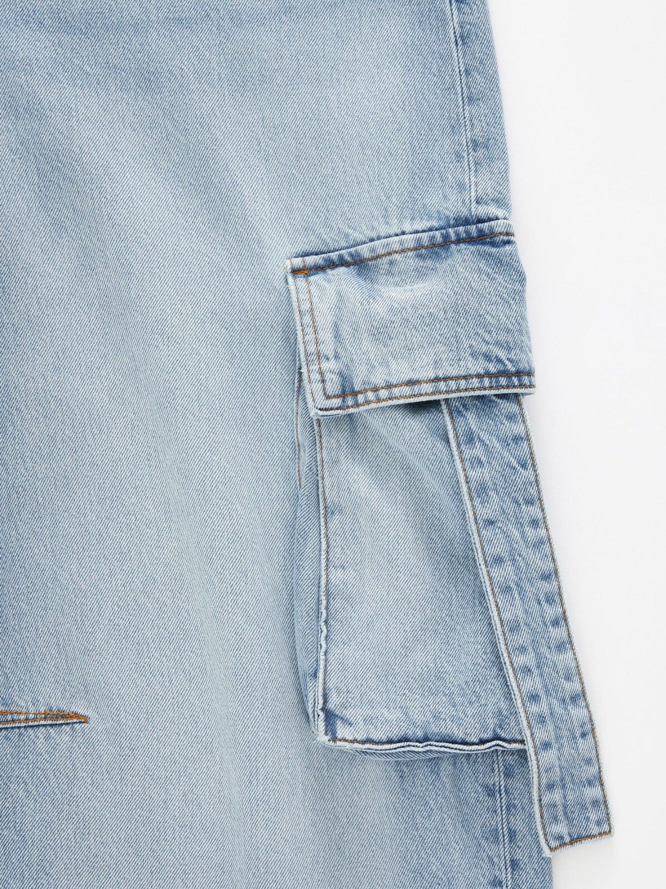 Vintage wash wide leg cargo jeans light-wash denim pocket with reinforced stitching