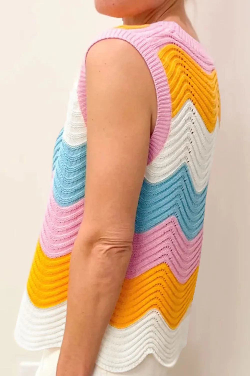 Daverri Fashions multicolored zigzag knitted sleeveless sweater vest