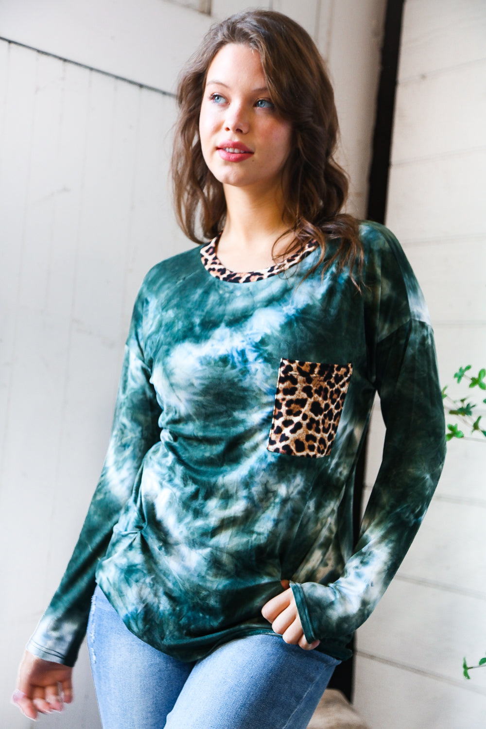 Green tie-dye long-sleeve top with leopard print collar and pocket