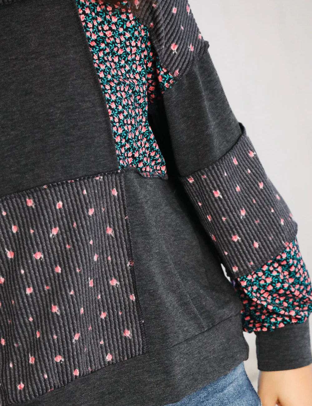 Lazy Daisies Charcoal Pullover | Daverri Fashions