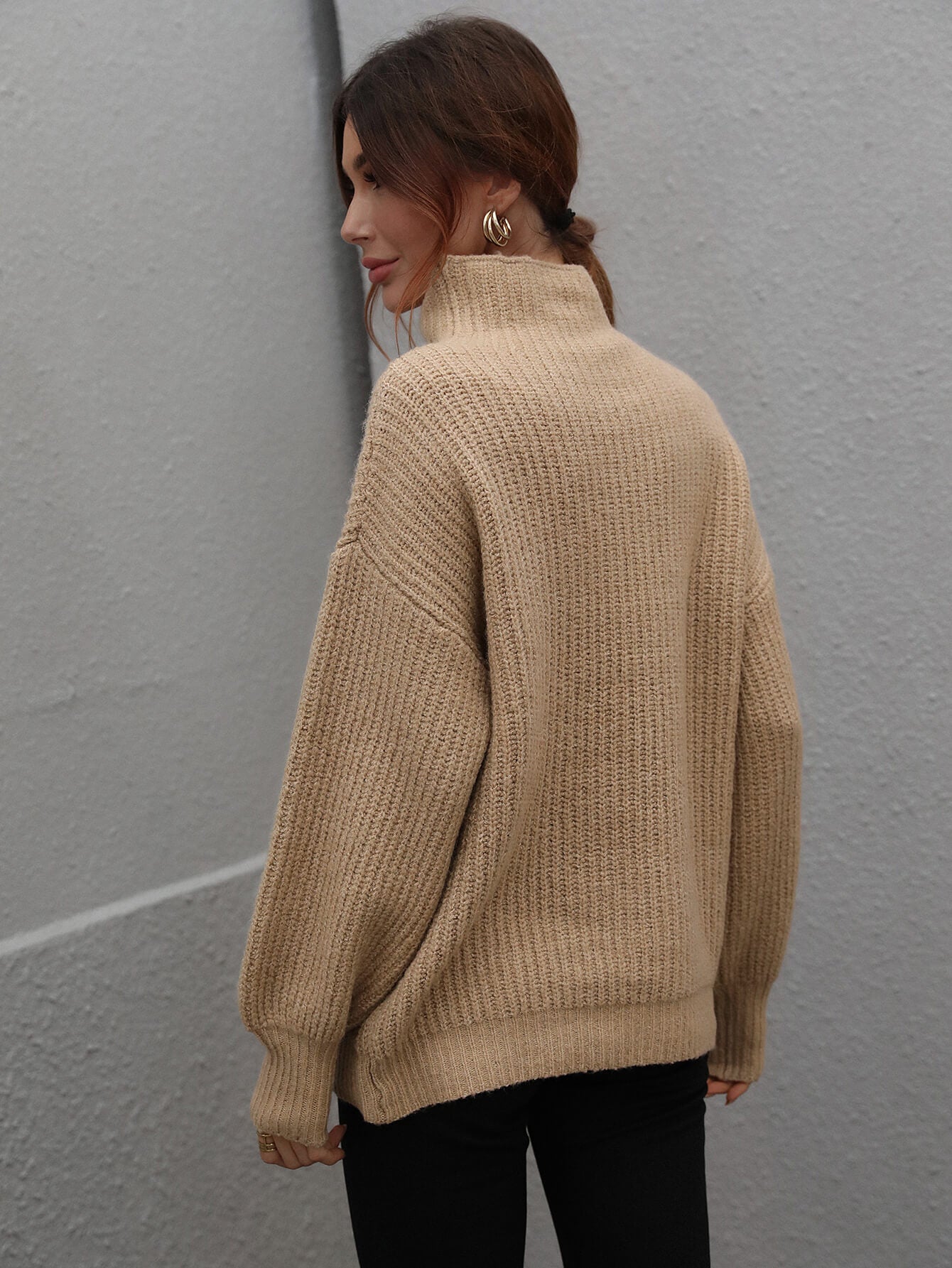 Daverri beige ribbed knit turtleneck sweater with balloon sleeves