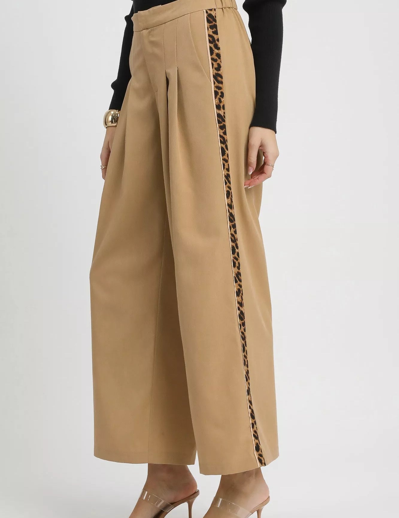 Umgee Front Pleated Wide-Leg Pants with Contrast Trim | Pants Daverri Fashions