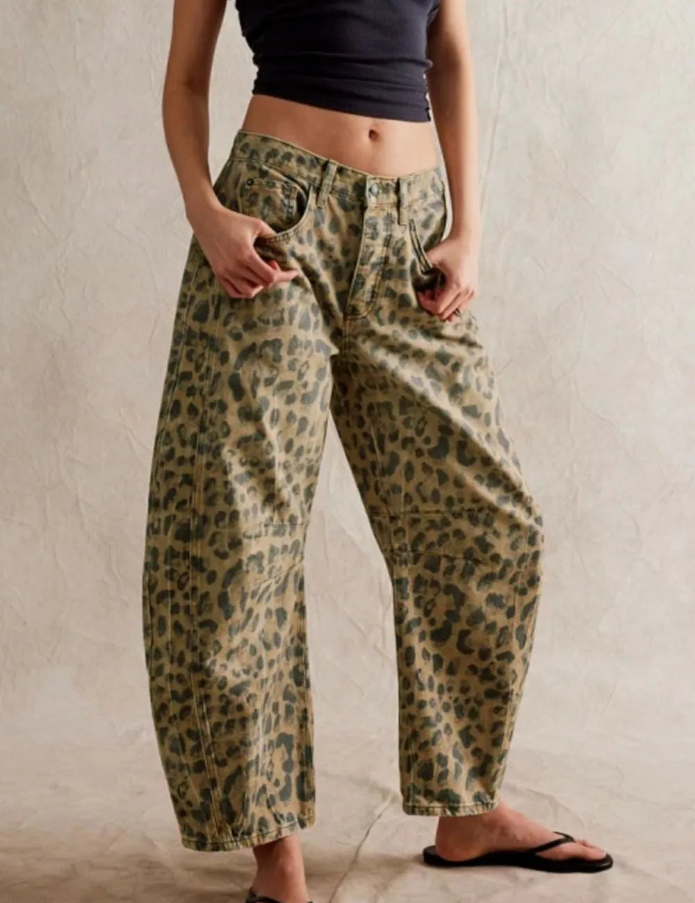 Leopard Retro Barrel Jeans with Pockets | Jeans Daverri Fashions