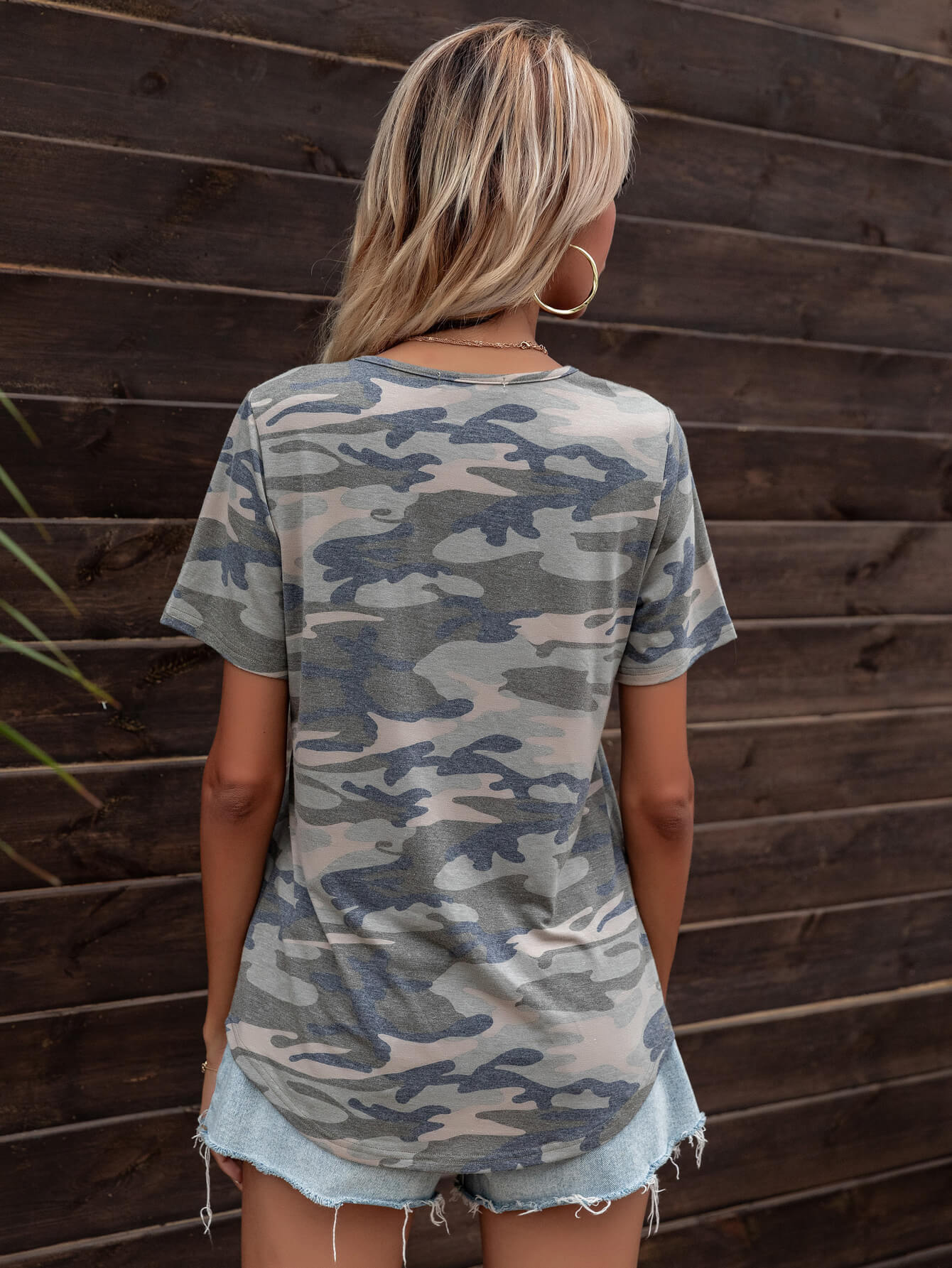 Daverri Glitter V-Neck Tee in gray blue camo, relaxed short-sleeve fit