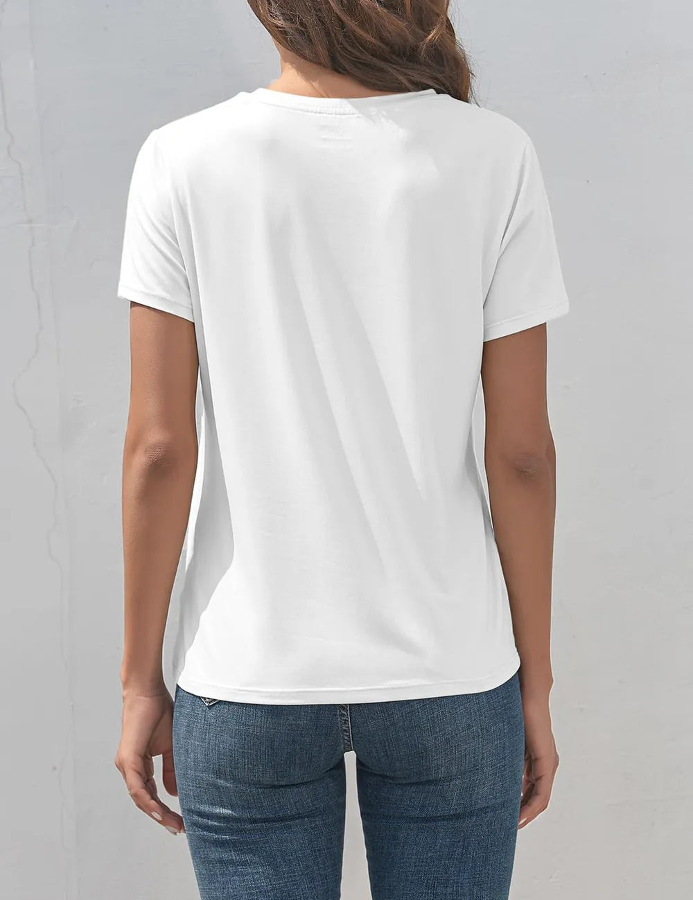 White dragonfly graphic crew neck short sleeve t-shirt with jeans