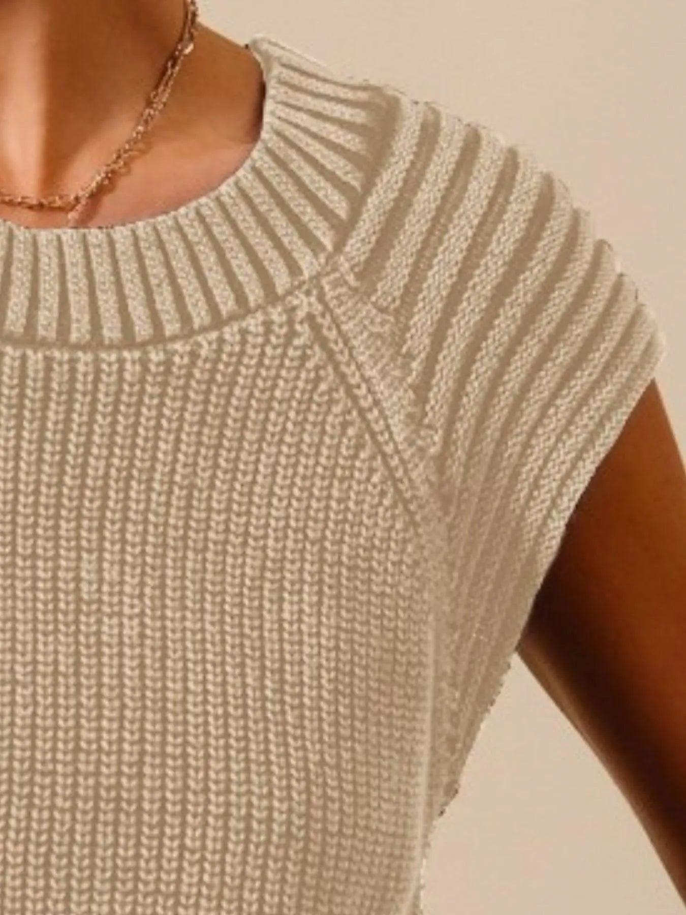 Cream ribbed knit short-sleeve top with SO ME gold necklace