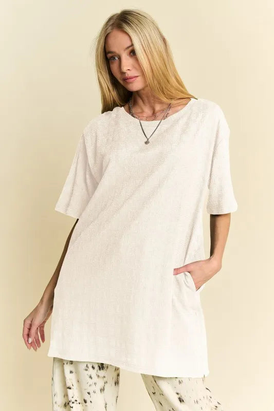 White Davi & Dani Short Sleeve Side Slit T-Shirt with Pockets | Daverri Fashions