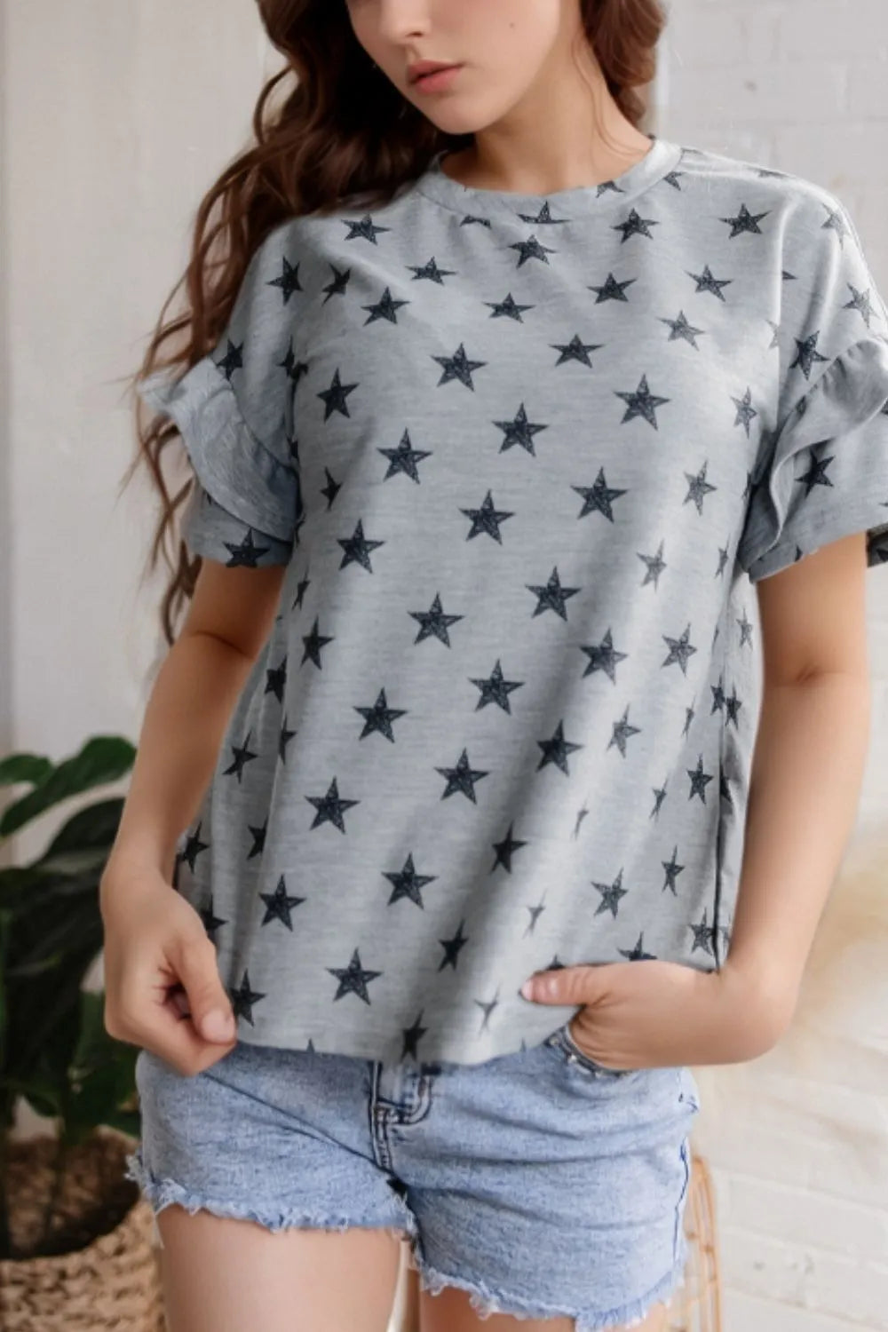 Light gray star print tiered ruffled sleeve crew neck t-shirt