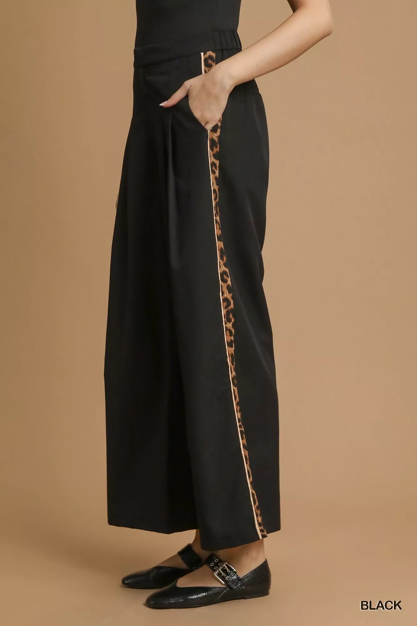 Umgee Front Pleated Wide-Leg Pants with Contrast Trim | Daverri Fashions