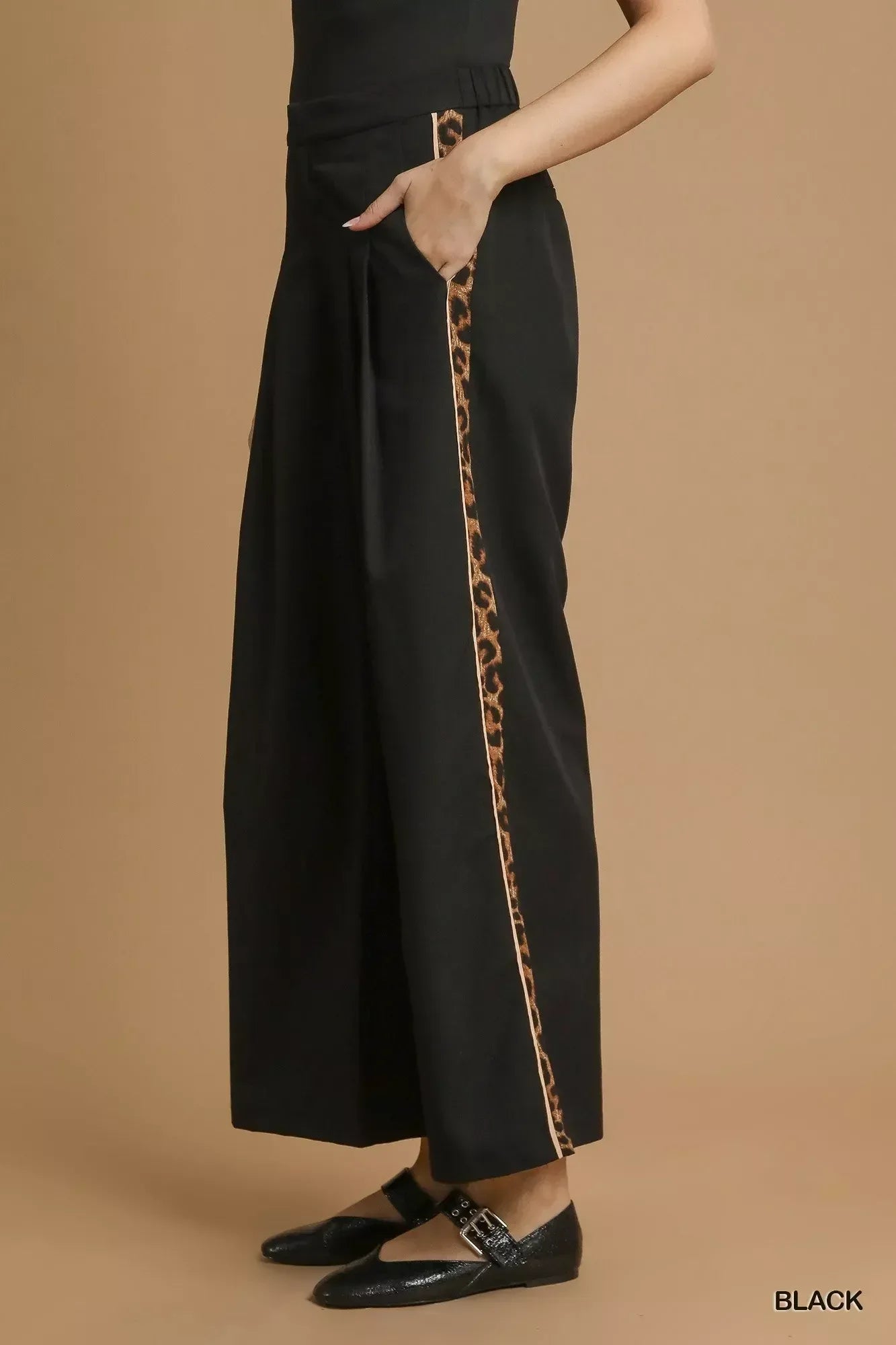 Umgee Front Pleated Wide-Leg Pants with Contrast Trim - DAVERRI FASHIONS