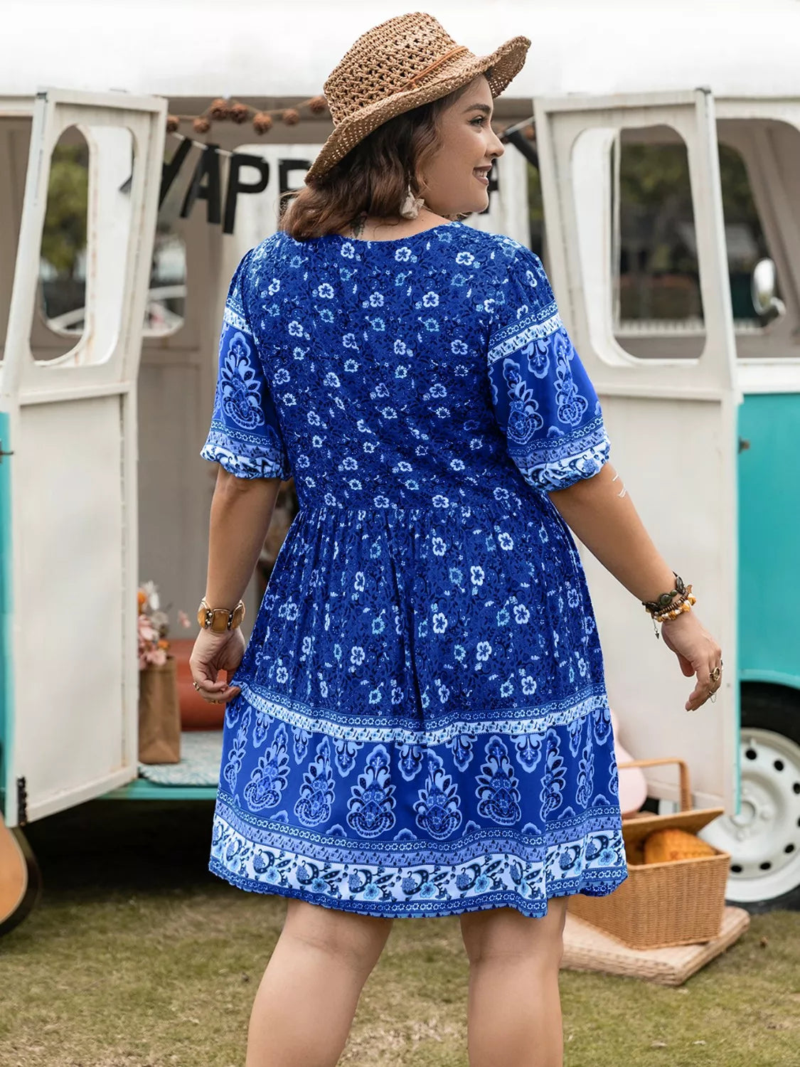 Plus size floral V-neck mini dress in blue print with short sleeves and fitted waist