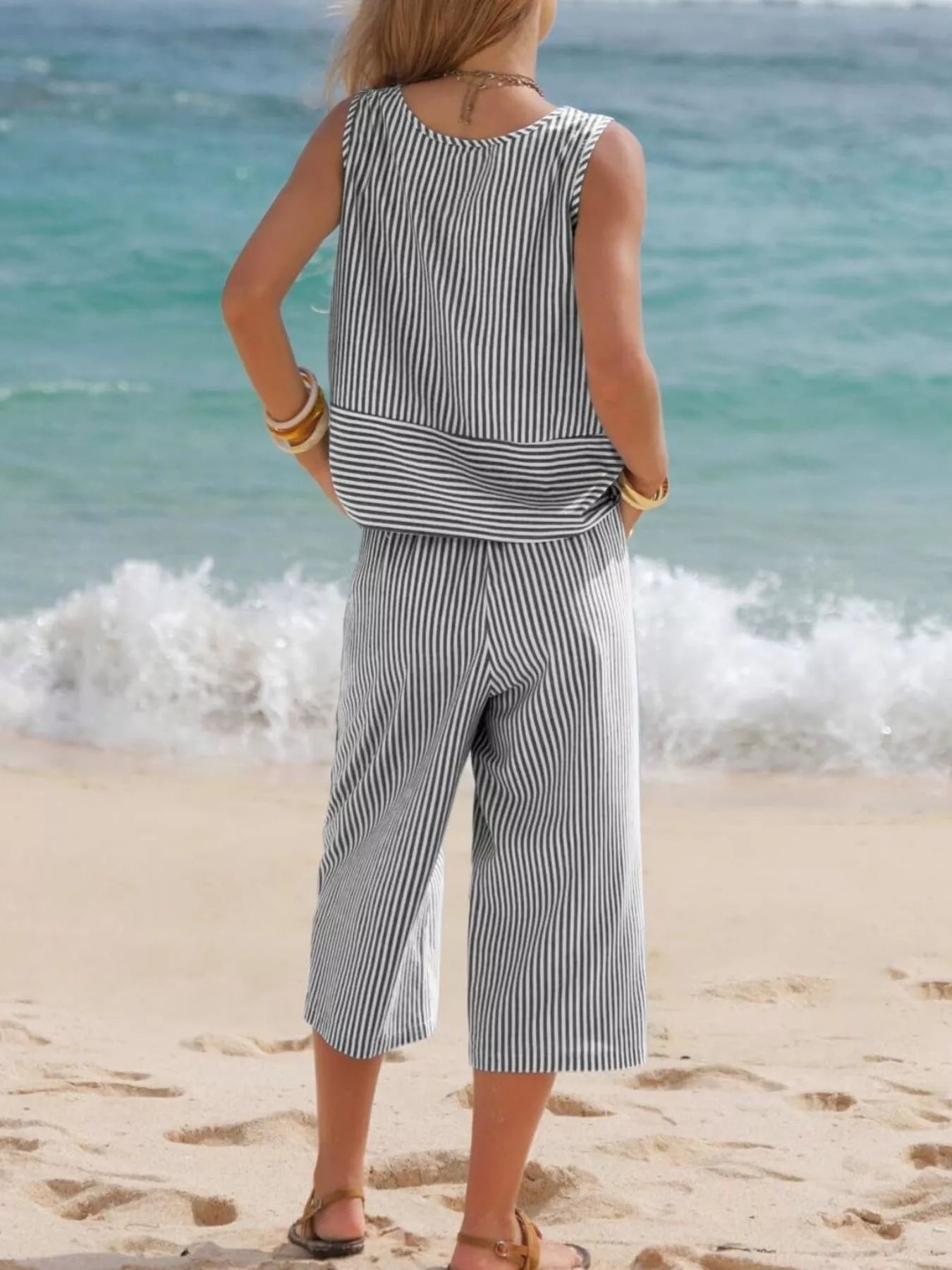 Daverri black and white striped sleeveless top and cropped pants set