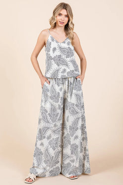 Woman in Mittoshop Paisley Print Cami and Pants Set