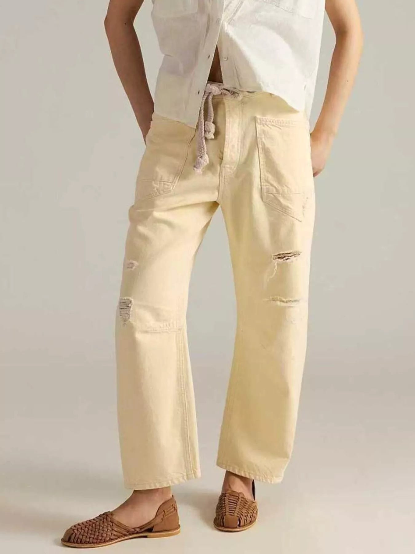 Daverri Washed Relaxed Fit Barrel Jeans in cream-colored distressed denim