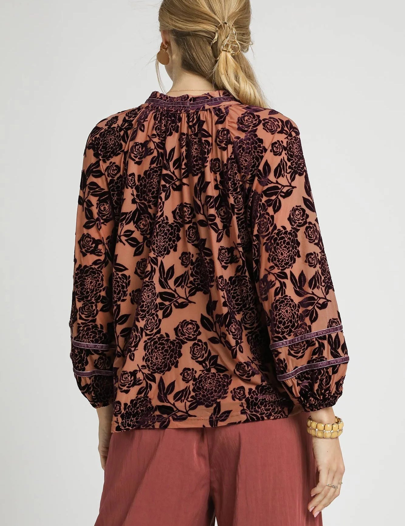 Umgee Floral Velvet Blouse with Balloon Sleeves | Daverri Fashions