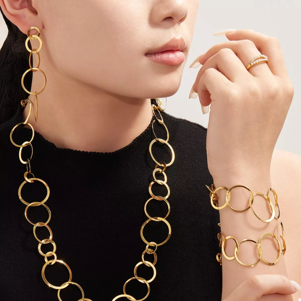 18K Gold-Plated Titanium Steel Round Bracelet | Bracelets Daverri Fashions