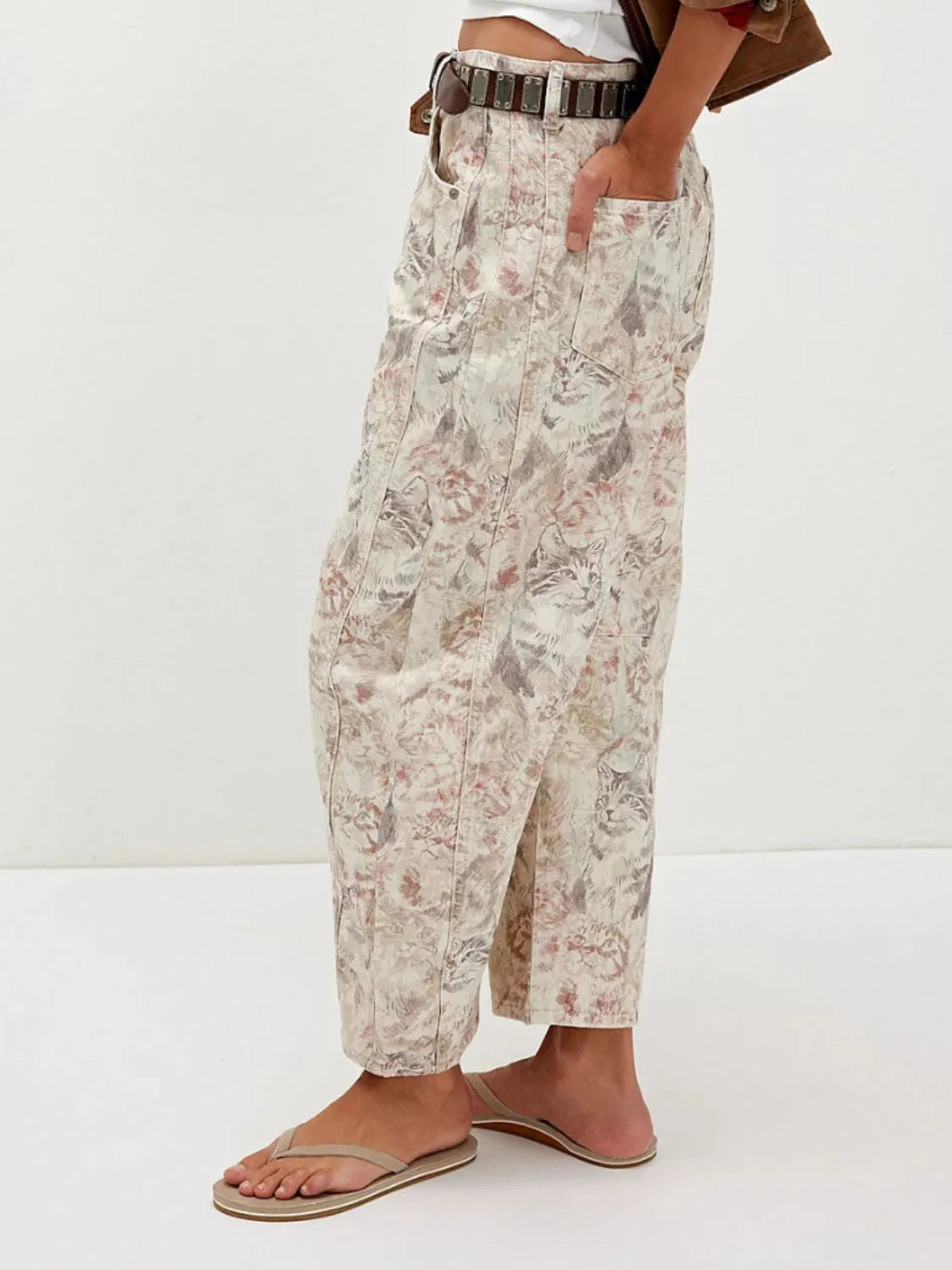 Printed wide-leg jeans with faded floral pattern in beige, pink, gray