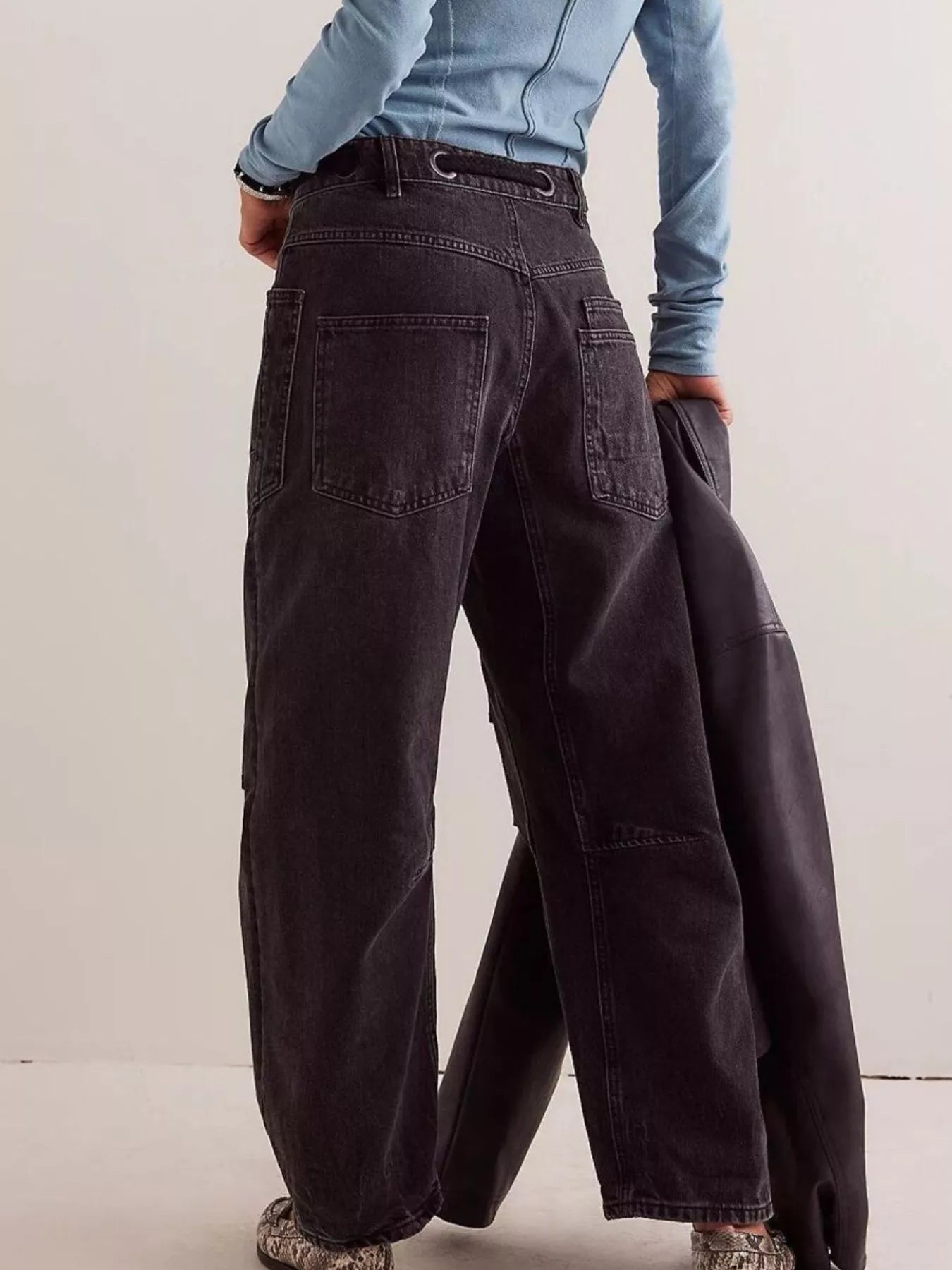 Daverri Washed Relaxed Fit Barrel Jeans in dark-wash wide-leg denim
