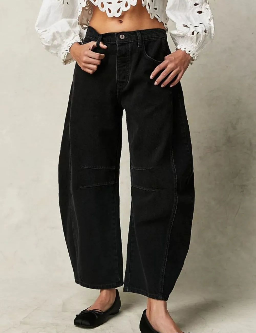 Black Retro Barrel Jeans with Pockets | Jeans Daverri Fashions