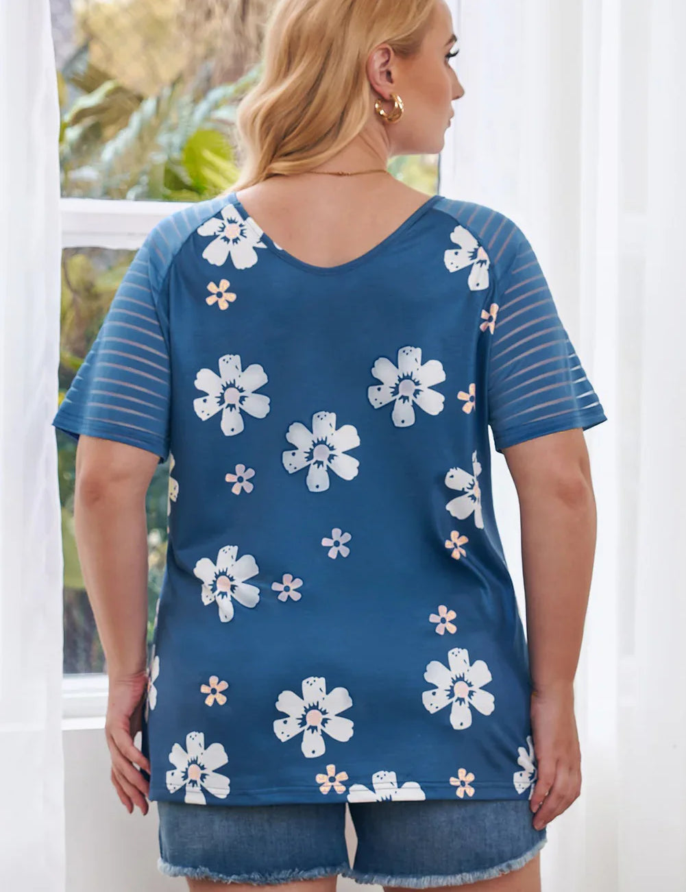 Plus size V-neck raglan sleeve tee in blue floral print