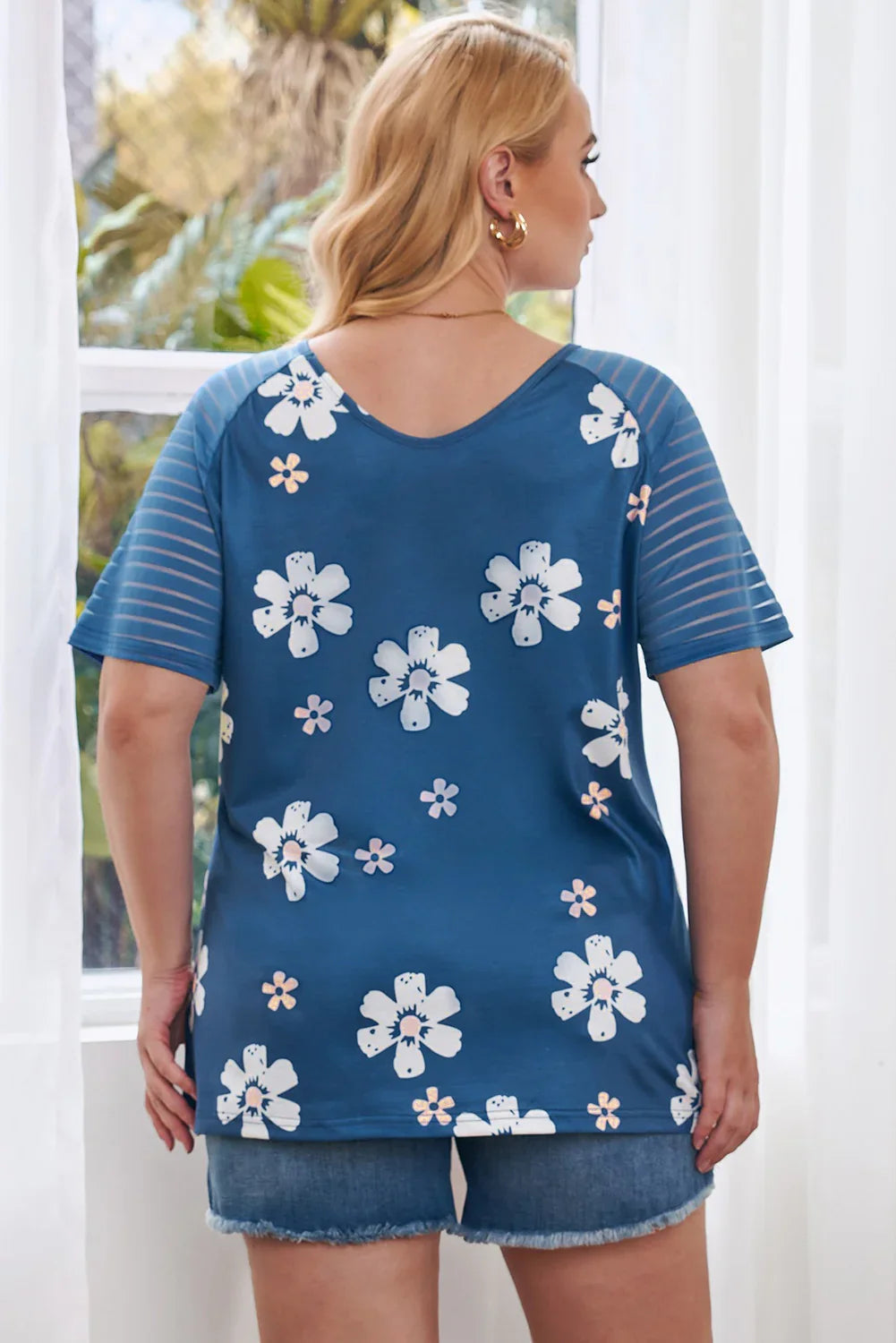 Plus size V-neck raglan sleeve tee in blue floral print