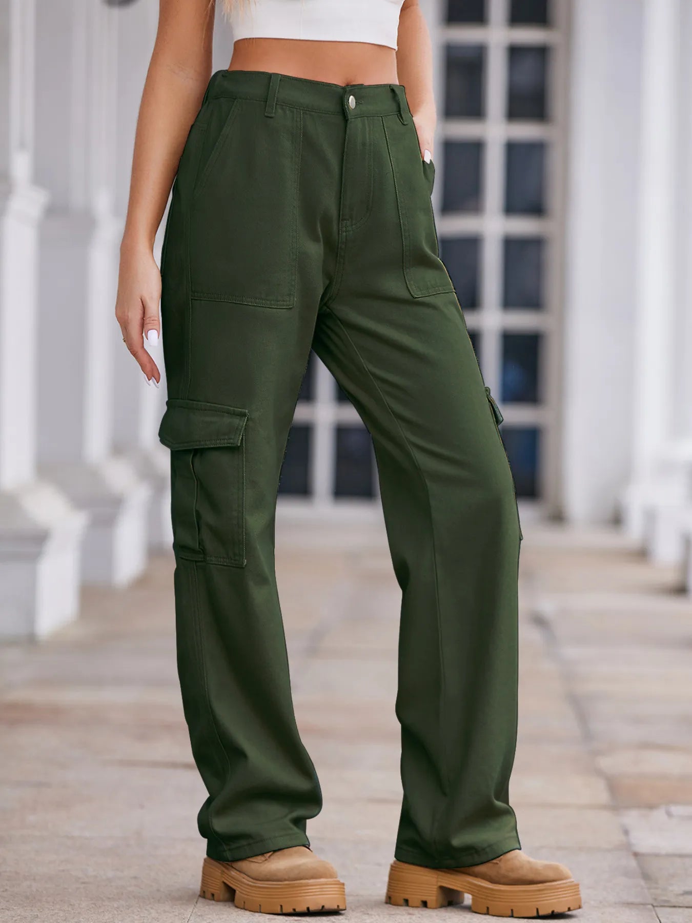 Daverri high-waisted olive green cargo jeans with pockets and straight-leg cut