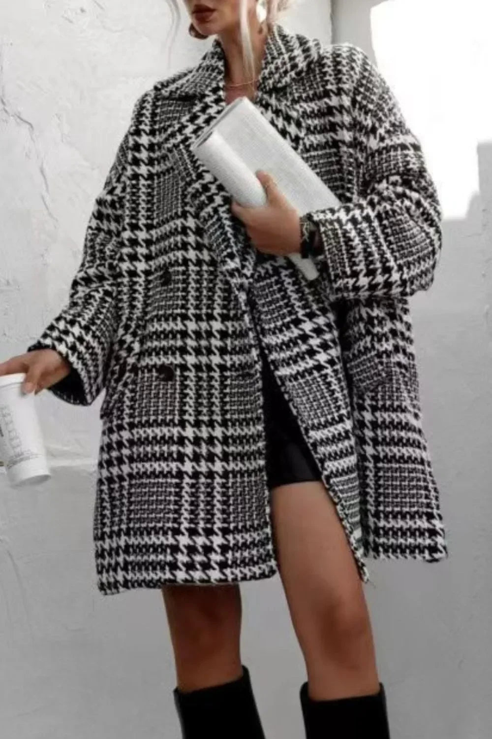 Black and white houndstooth collared long sleeve coat with oversized sleeves and pockets