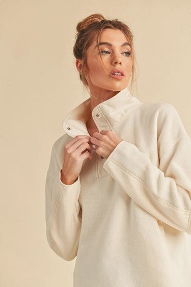 Aemi+Co White Half Snap Lightweight Pullover Tops