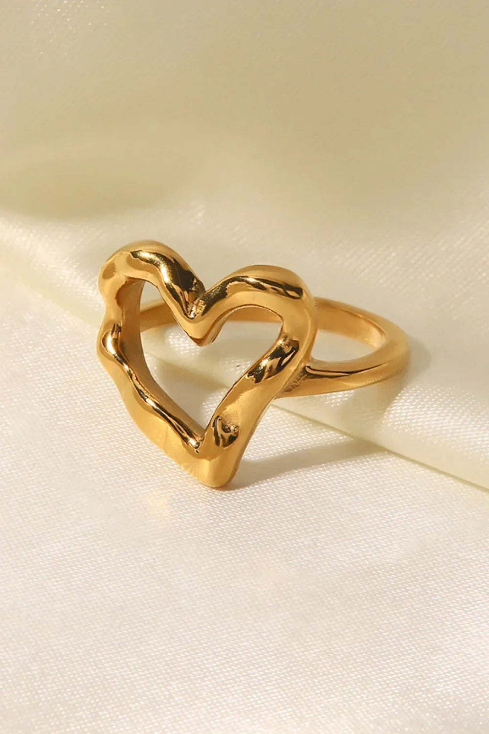 18K Gold Plated Heart-Shaped Ring - DAVERRI FASHIONS
