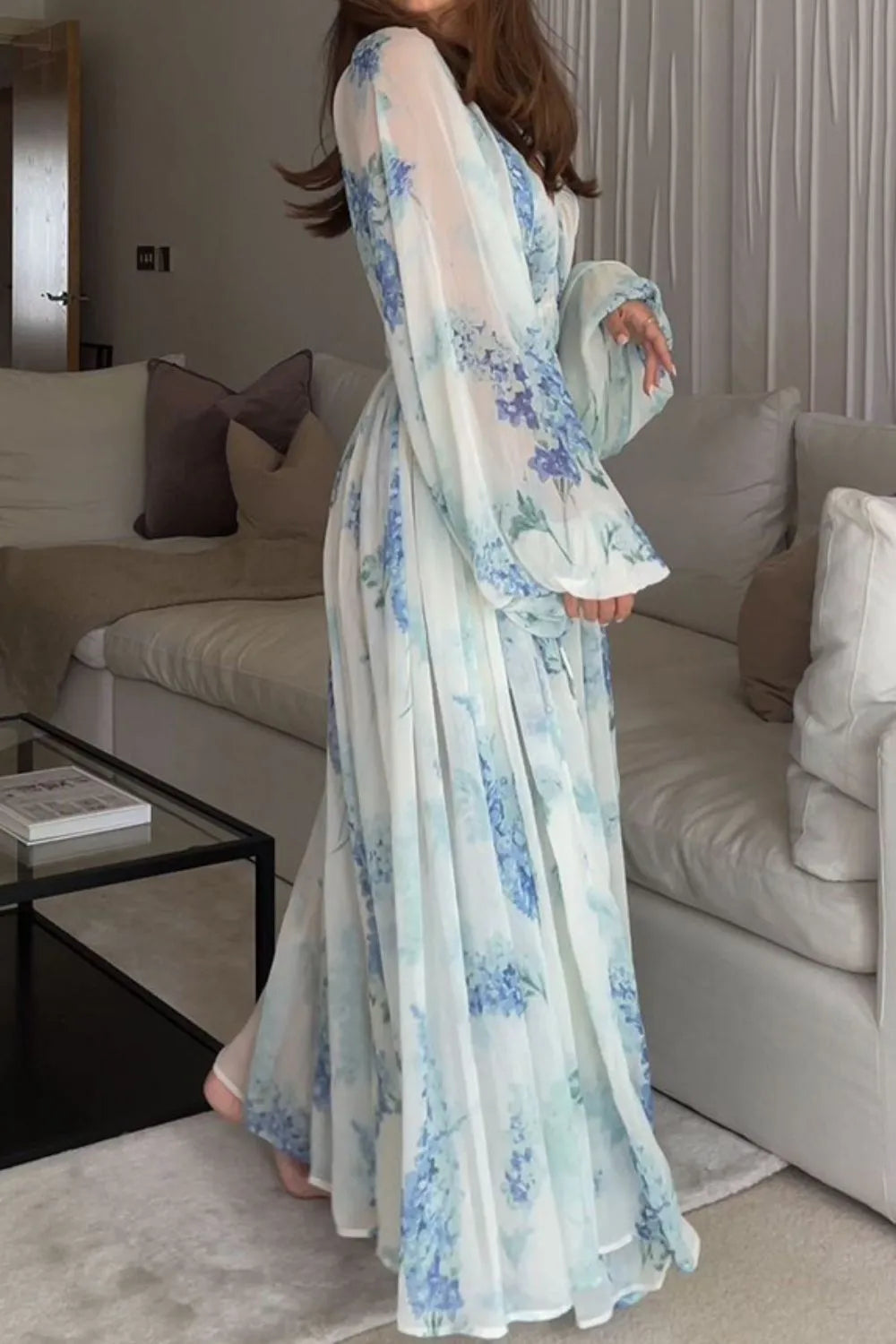 Floral print bohemian maxi dress with balloon sleeves in white and blue