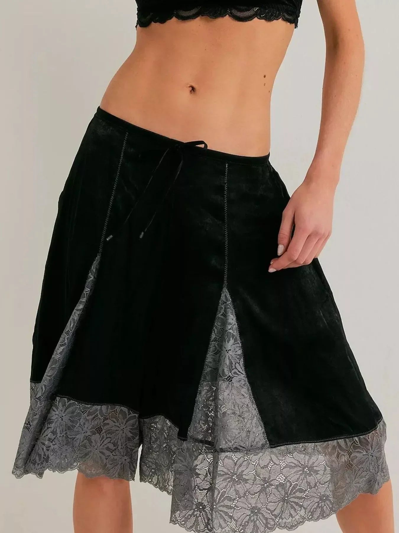 Lace Detail Shorts - DAVERRI FASHIONS