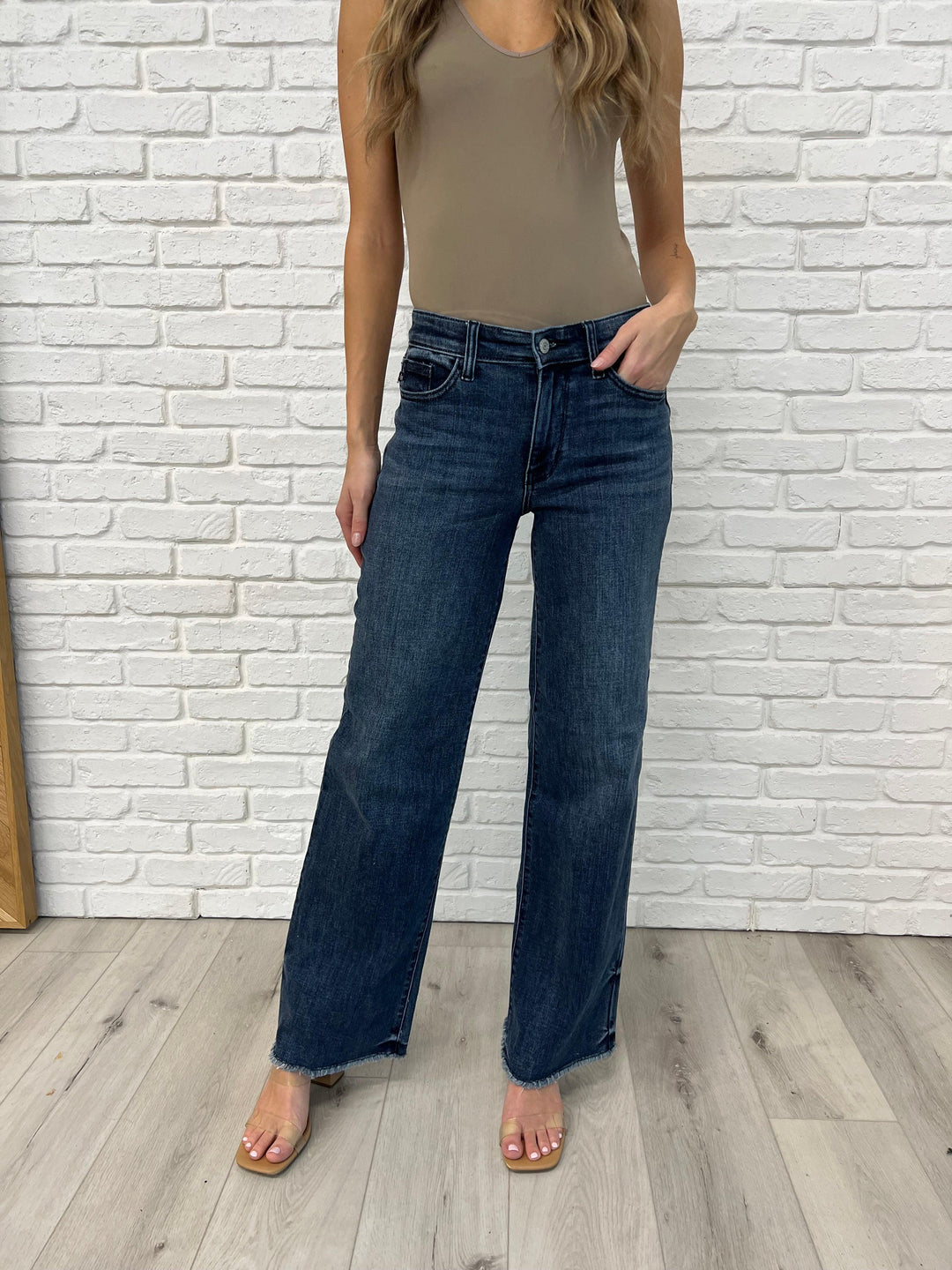 Addie Mid Rise Vintage Wash Wide Leg Jeans | Womens Daverri Fashions
