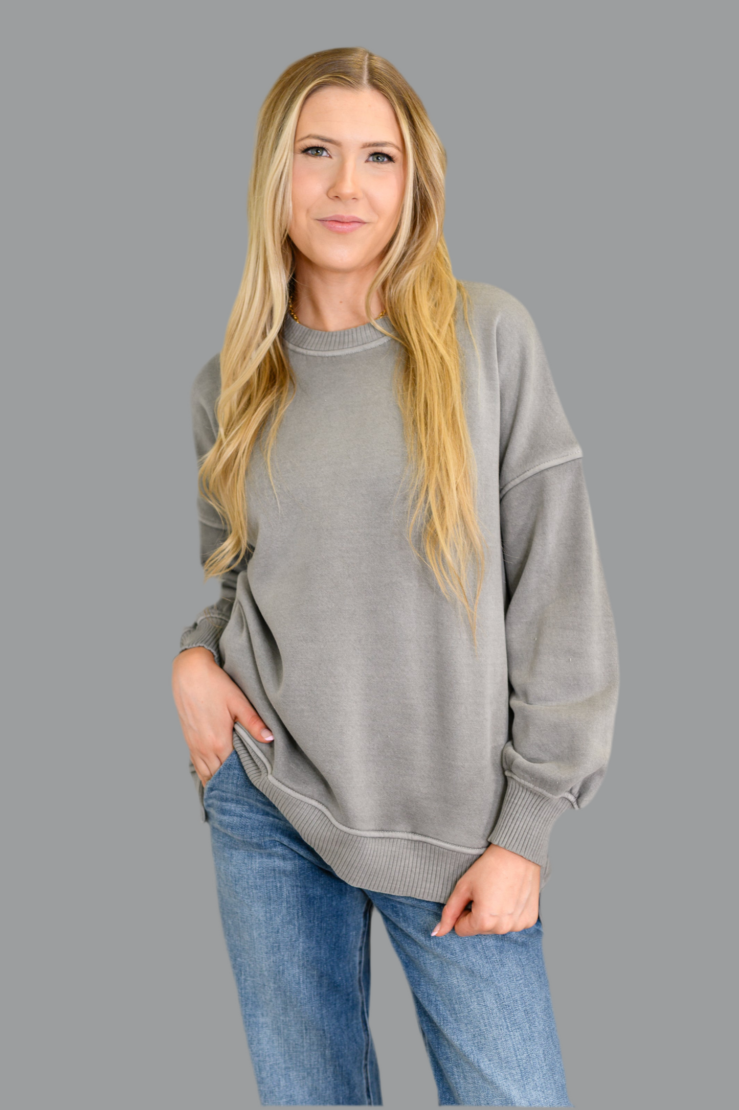 Stepped Hem Pullover in Sleet