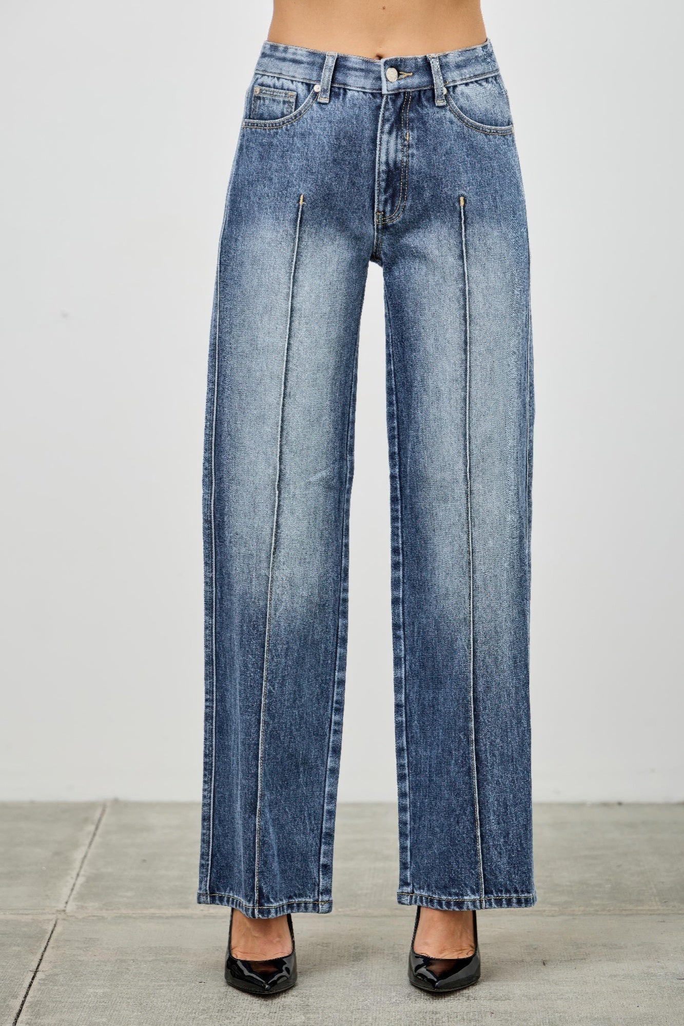 High-waisted wide-leg denim jeans in medium blue wash with frayed hems