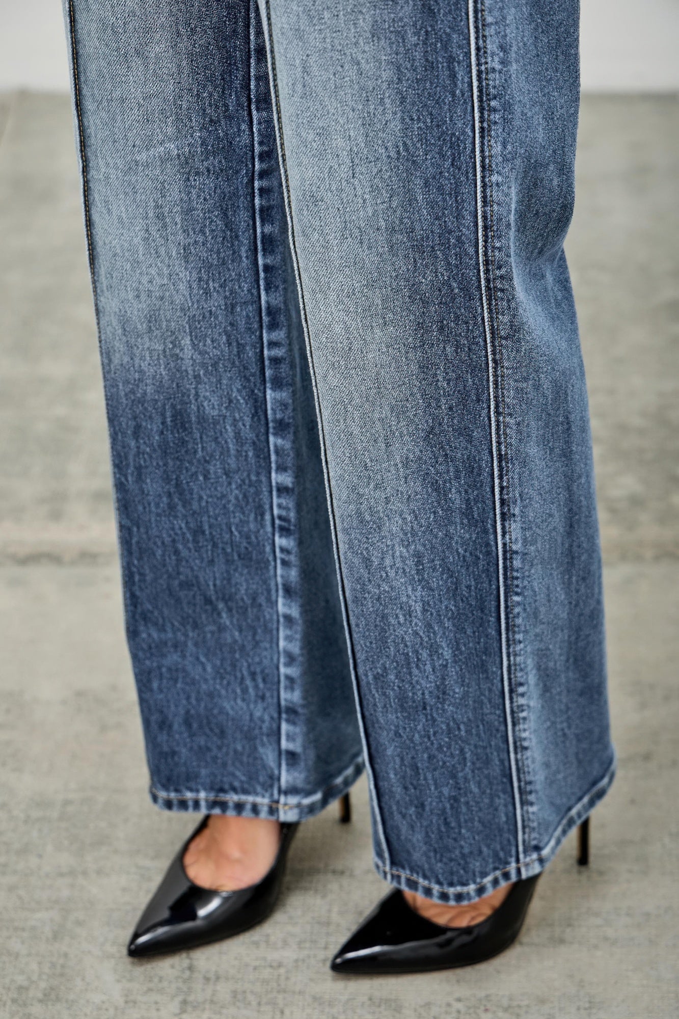 Mid rise straight pintuck wide-leg denim jeans in medium-wash blue