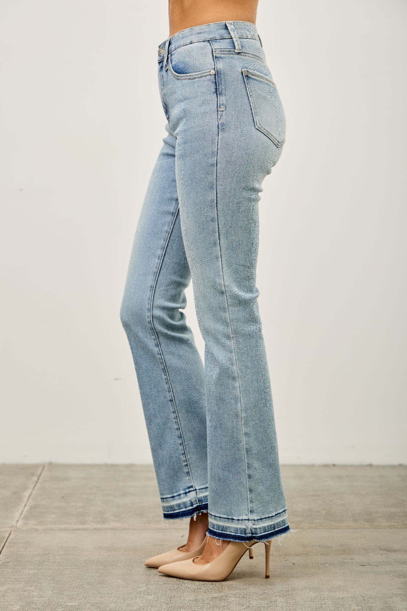 Light-wash mid-rise flare denim jeans with faded finish and frayed cuffs