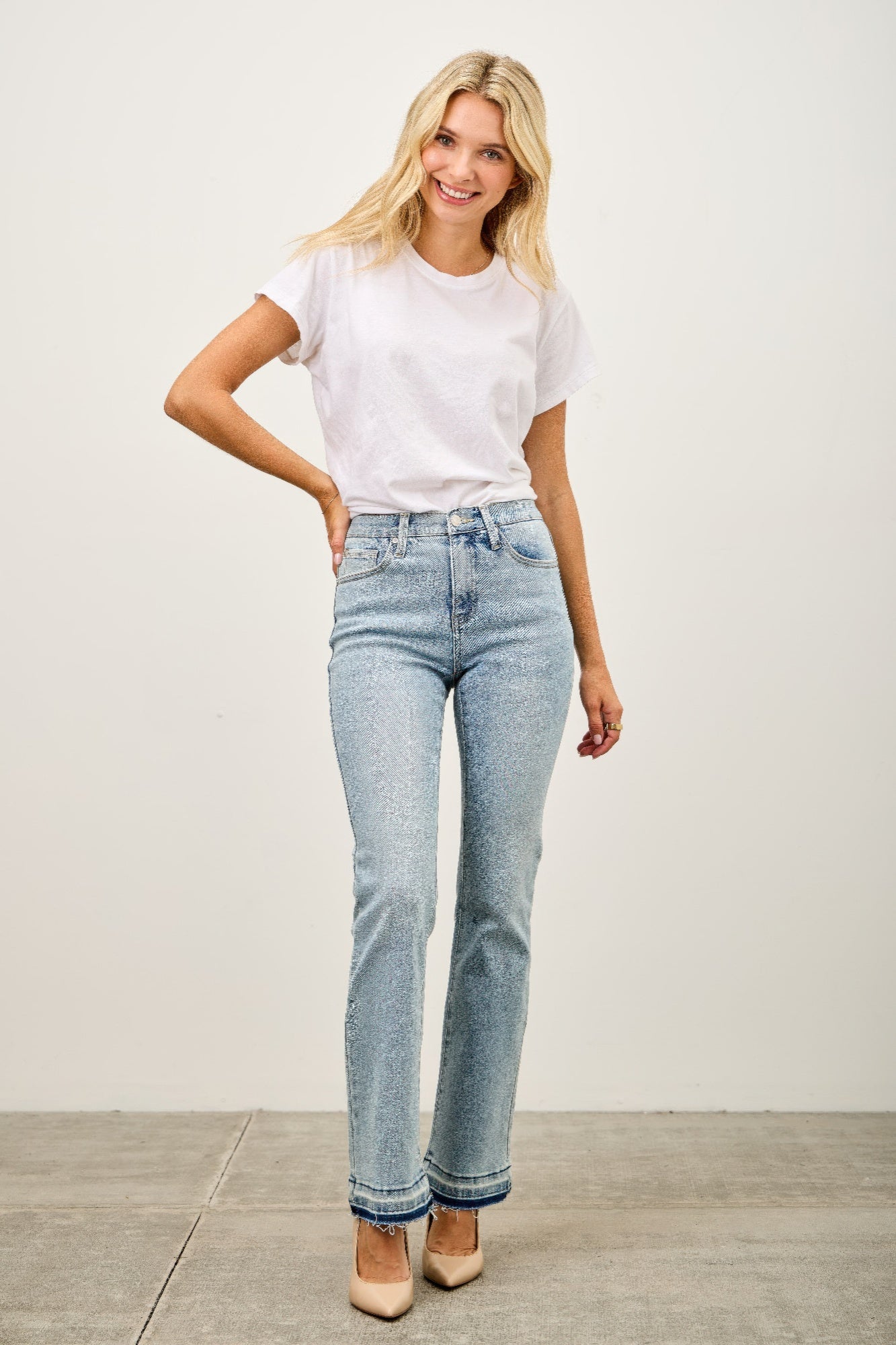 High-waisted light blue straight-leg denim jeans with rolled cuffs
