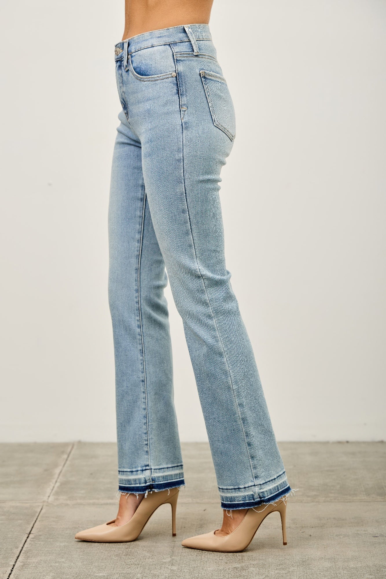 Light-wash straight-leg denim jeans with frayed cuffs, mid-rise flare hem