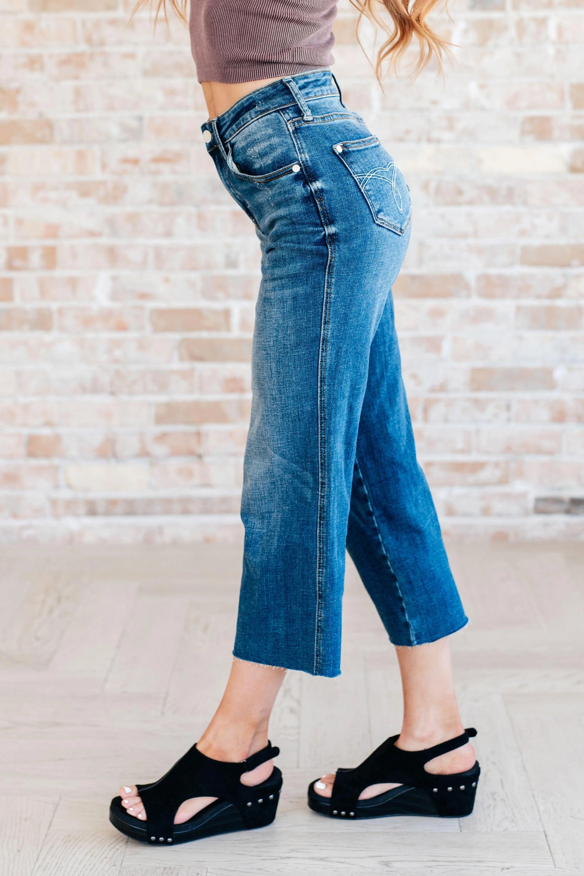 Hayes High Rise Wide Leg Crop Jeans - DAVERRI FASHIONS