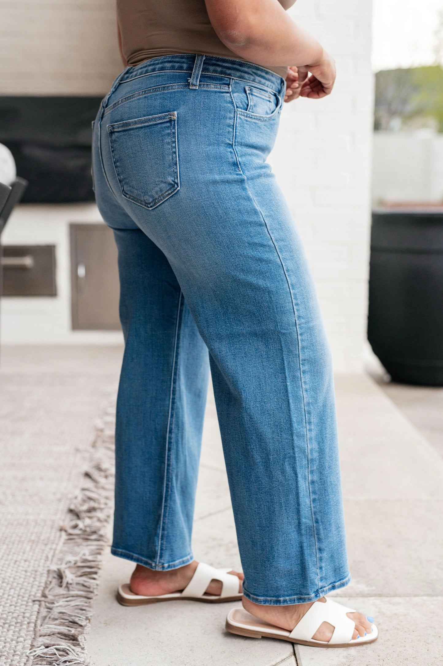 Hayes High Rise Wide Leg Crop Jeans - DAVERRI FASHIONS