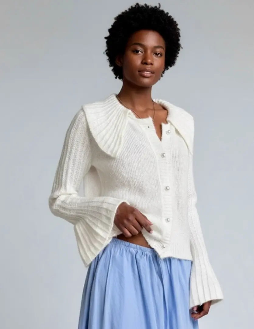 Daverri white ribbed knit button-up flare sleeve cardigan with pleated collar