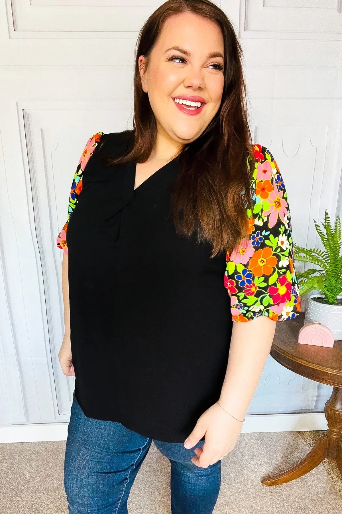 Eyes On You Black Floral Puff Sleeve V Neck Top | Daverri Fashions